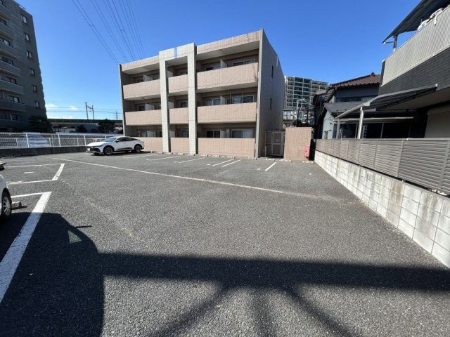 ヴィラ・トリトンの駐車場