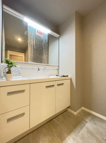 アバンエスパス烏丸御池の独立洗面台|新品に交換済！