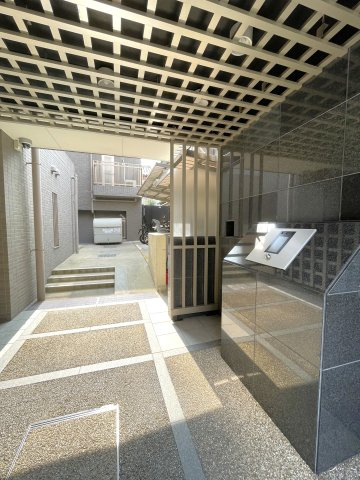 アバンエスパス烏丸御池のエントランス