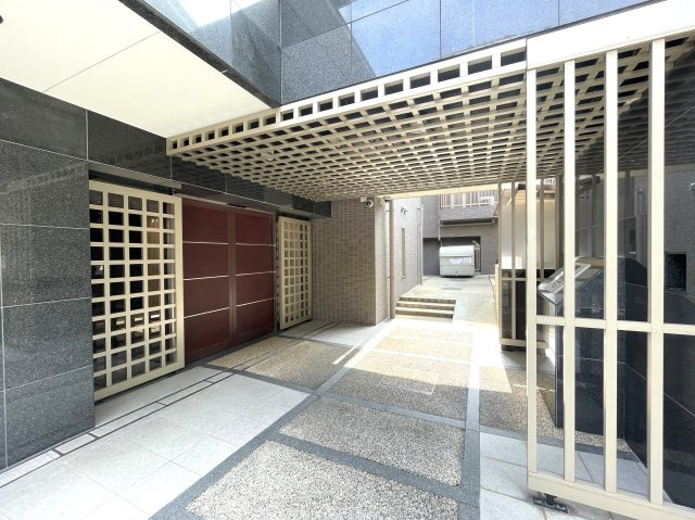 アバンエスパス烏丸御池のエントランス