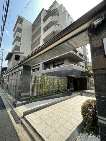 アバンエスパス烏丸御池の外観|地下鉄「烏丸御池」駅　徒歩4分、阪急「烏丸」駅　徒歩14分の二沿線利用可能♪