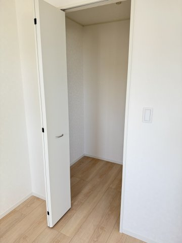 クレイドルガーデン前橋市下細井町第10-1　3号棟の収納|２階洋室1収納ウオークインクローゼットです
