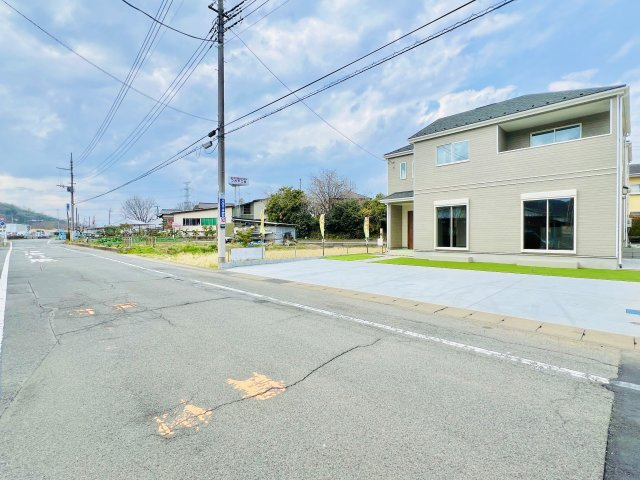 高崎市中豊岡町の前面道路含む現地写真|車の通りも少なく駐車も楽々♪