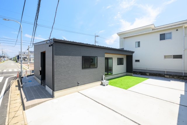 高崎市下之城の外観|閑静な住宅街に佇むモダンな平屋住宅