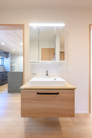 高崎市下之城の独立洗面台|ゆとりのある空間で朝の準備もスムーズにできる洗面◎