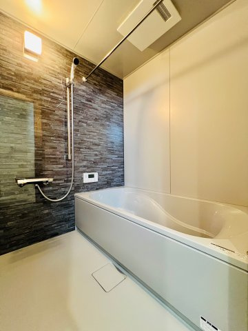 高崎市下之城の浴室|高断熱浴槽は、4時間経っても2.5度しか
湯温を下げないから、次の人にも暖かくエコ