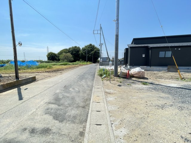 新築戸建・建売　太田市岩松町　GRAFARE　全3棟の前面道路含む現地写真|公道5.3ｍあります