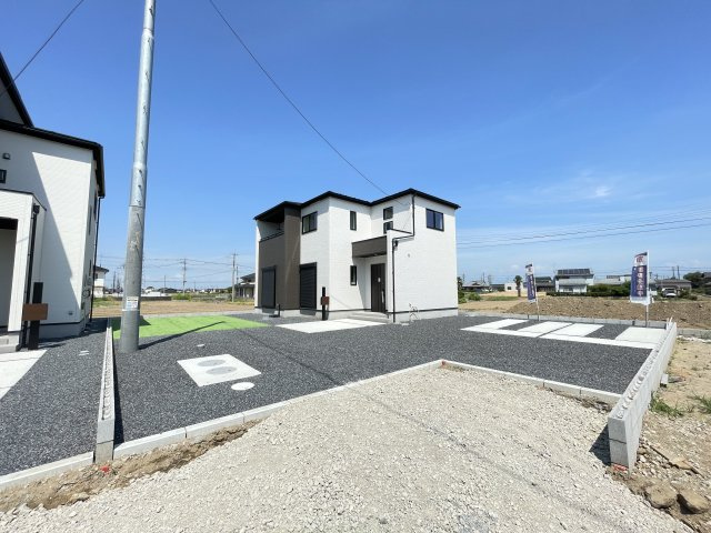 新築戸建・建売　太田市岩松町　GRAFARE　全3棟の外観|周りに建物が少ない閑静な住宅地になります♪