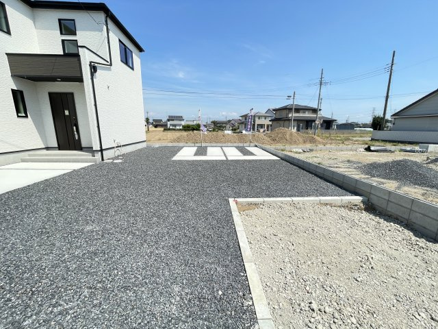新築戸建・建売　太田市岩松町　GRAFARE　全3棟の駐車場|縁石や電柱などがなく駐車しやすいです♪
