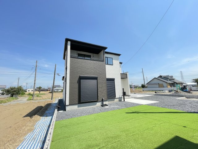 新築戸建・建売　太田市岩松町　GRAFARE　全3棟の外観|建物が少なく日当たり良好です♪