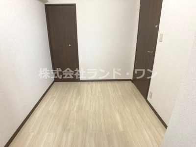 【洋室】 | コスモ入間 | 約4.1帖の洋室