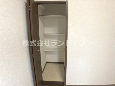 【収納】 | コスモ入間 | 約4.1帖の洋室にある収納