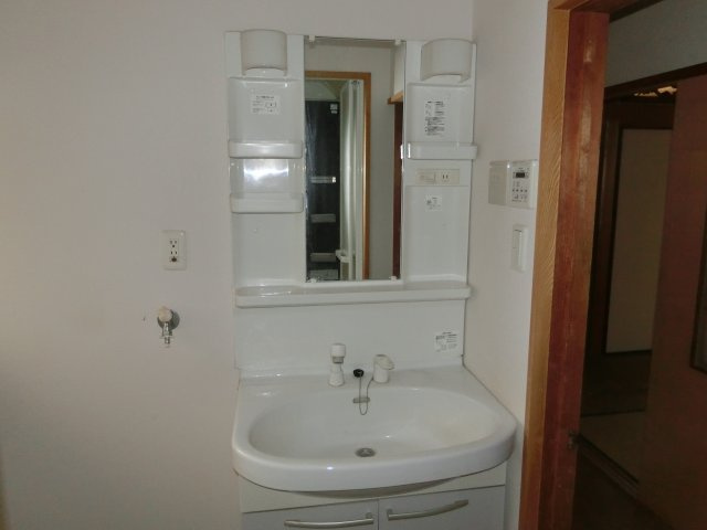 総社市清音柿木戸建の独立洗面台