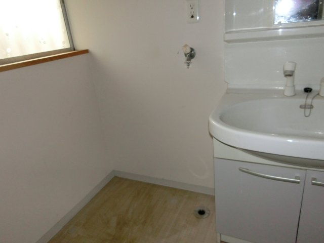 総社市清音柿木戸建の独立洗面台