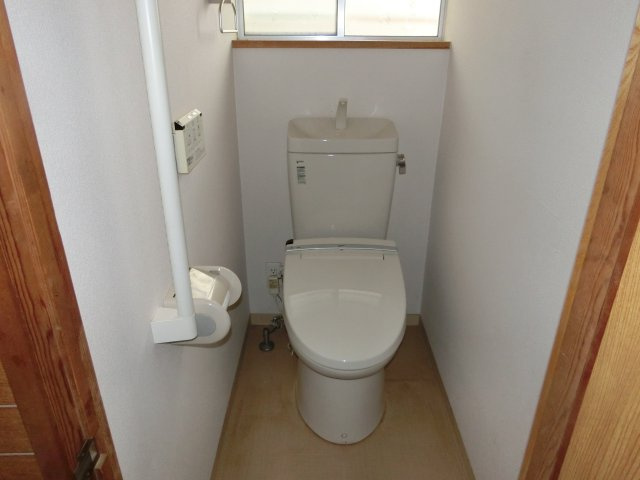 総社市清音柿木戸建のトイレ
