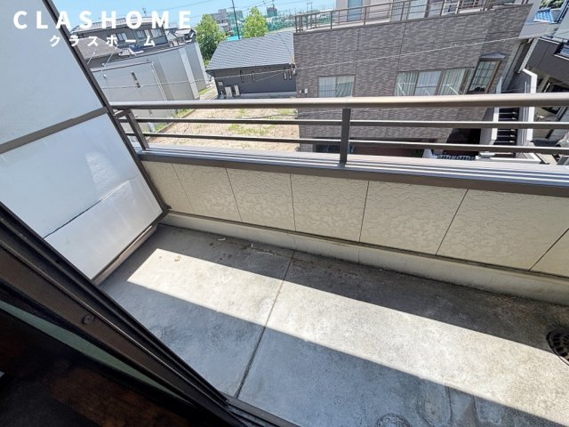安設ビル　　刈谷市近郊の賃貸はクラスホームのバルコニー|修繕中のお写真となります。