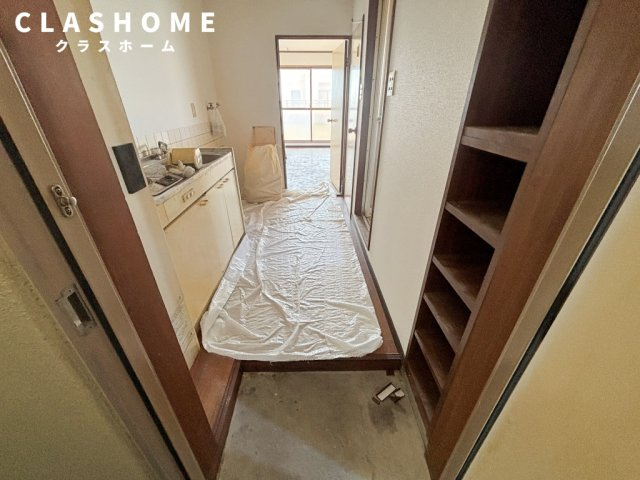 安設ビル　　刈谷市近郊の賃貸はクラスホームの玄関|修繕中のお写真となります。