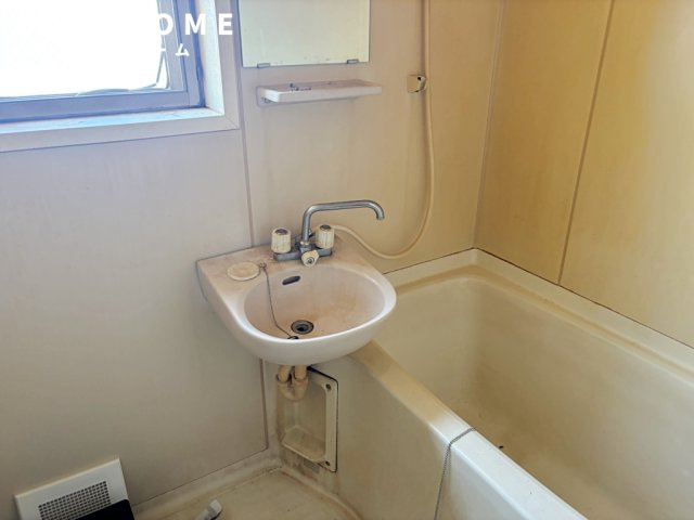 安設ビル　　刈谷市近郊の賃貸はクラスホームの洗面所|修繕中のお写真となります。