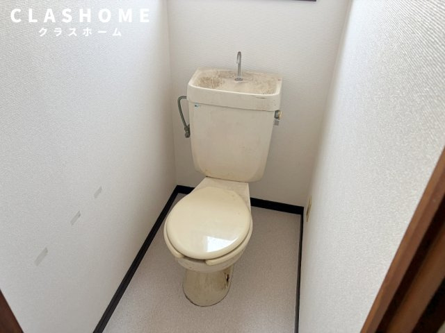 安設ビル　　刈谷市近郊の賃貸はクラスホームのトイレ|修繕中のお写真となります。