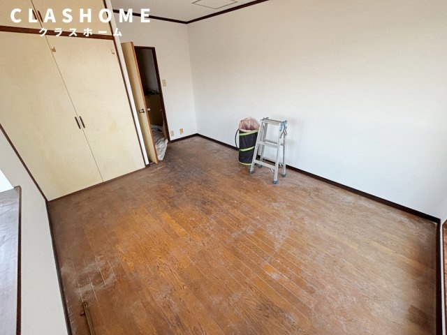 安設ビル　　刈谷市近郊の賃貸はクラスホームの居間・リビング|修繕中のお写真となります。