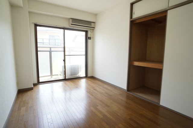 ニート小林の内装