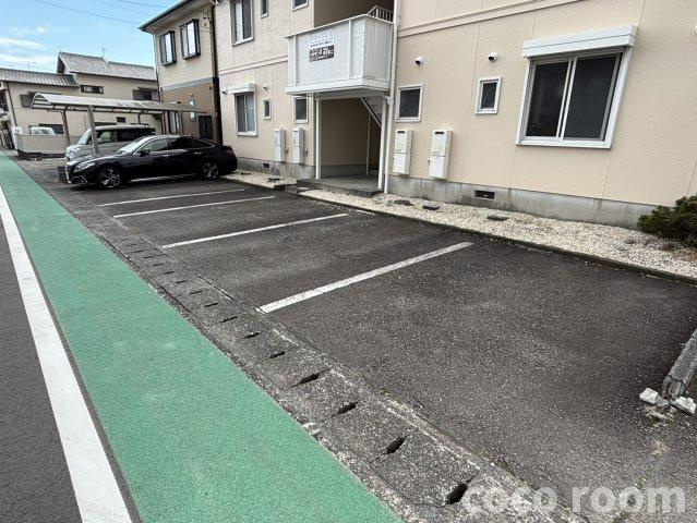 ヘリポートハウス　Ａの駐車場