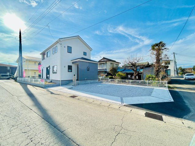 太田新野町の前面道路含む現地写真|角地住宅♪
閑静な住宅街◎車の通りも少ないので駐車もスムーズに楽々！！