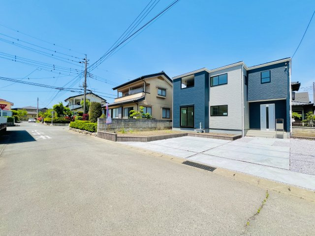富岡中高瀬第7の前面道路含む現地写真|車の通りも少なく駐車も楽々♪