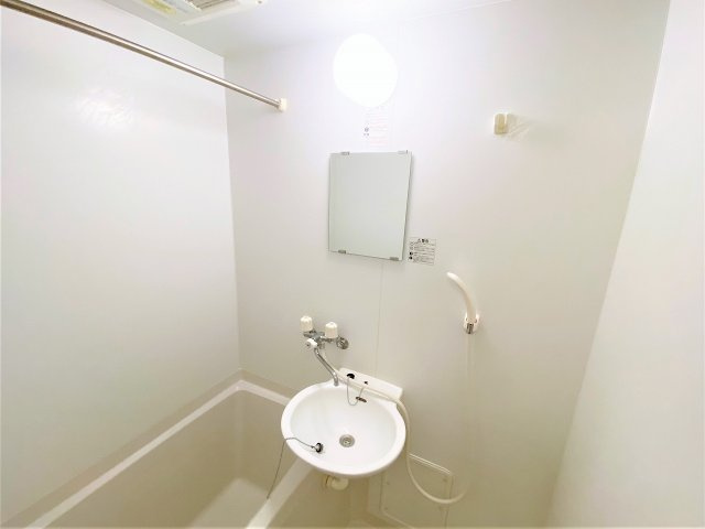 レオネクストエルビエンⅢの浴室|設備・仕様は号室により異なる為、現況を優先致します。