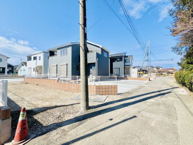 吉岡町漆原の前面道路含む現地写真|車の通りも少なく駐車も楽々♪