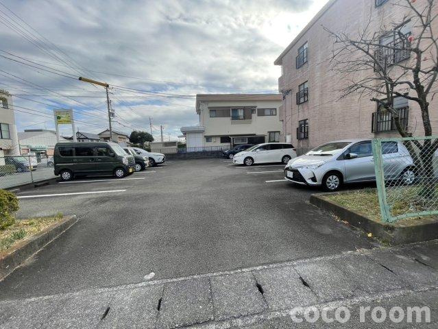 ピース　IIの駐車場