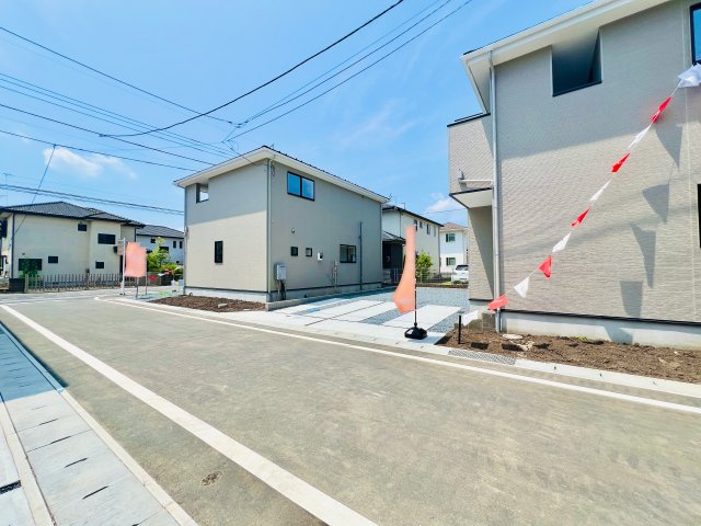 高崎市下豊岡町の前面道路含む現地写真|前面道路、敷地内で駐車が苦手な方にもおススメ♪
