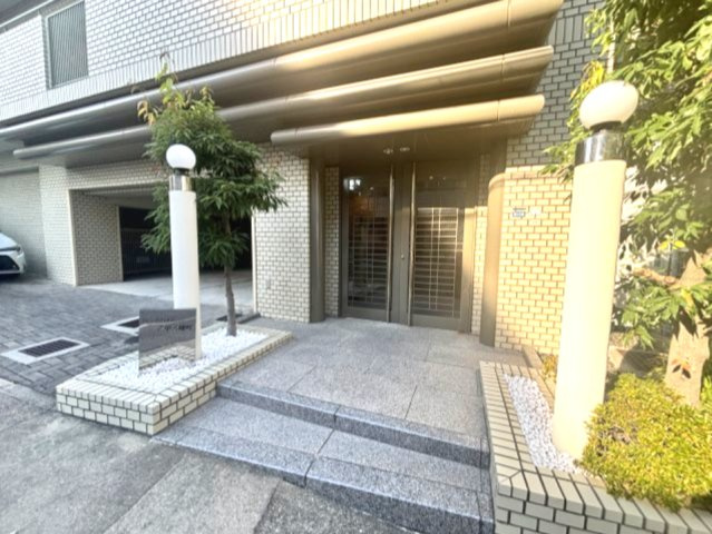 パーク・ハイム六甲八幡町のエントランス