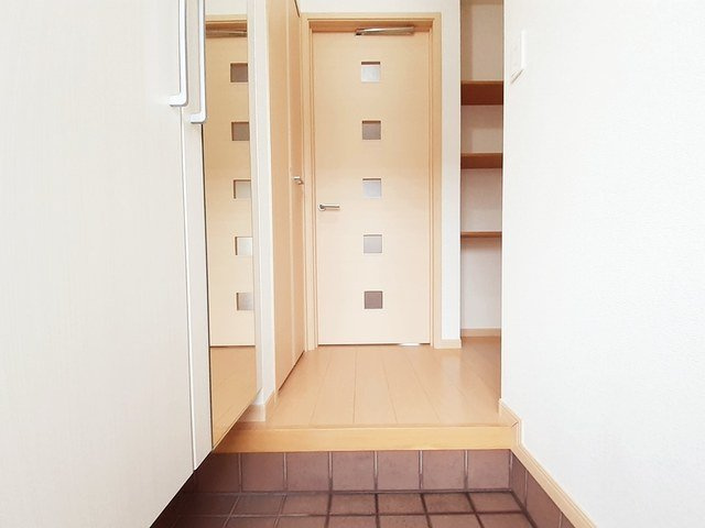 ビッグ　シャトーＥの玄関