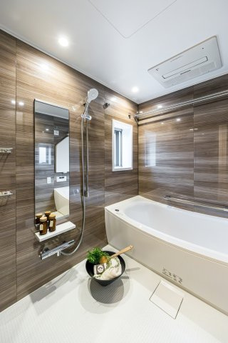 神楽坂パークハウスの浴室|毎日のバスタイムを贅沢に、豊かにしてくれるバスルームです。ゆったりとしたバスタブで毎日のお風呂時間を心ゆくまで楽しめます