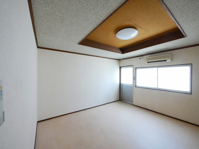 三条大路タカハシ店舗の内装