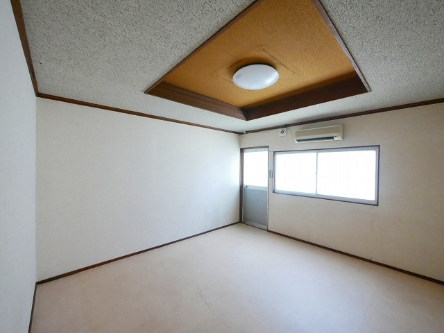 三条大路タカハシ店舗の内装