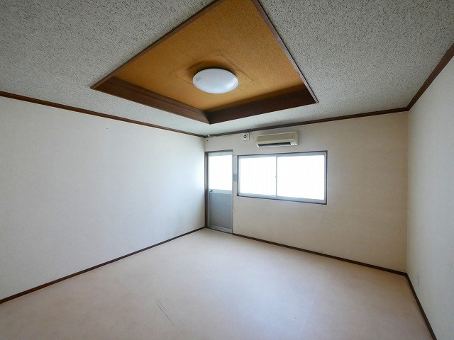 三条大路タカハシ店舗の内装