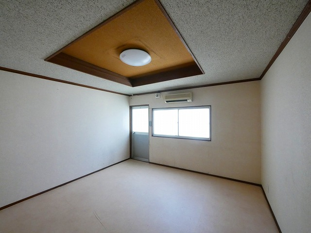 三条大路タカハシ店舗の内装