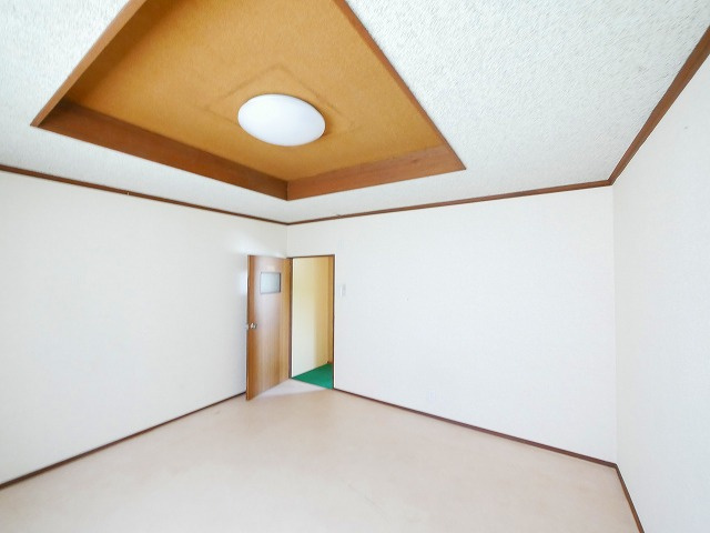 三条大路タカハシ店舗の内装