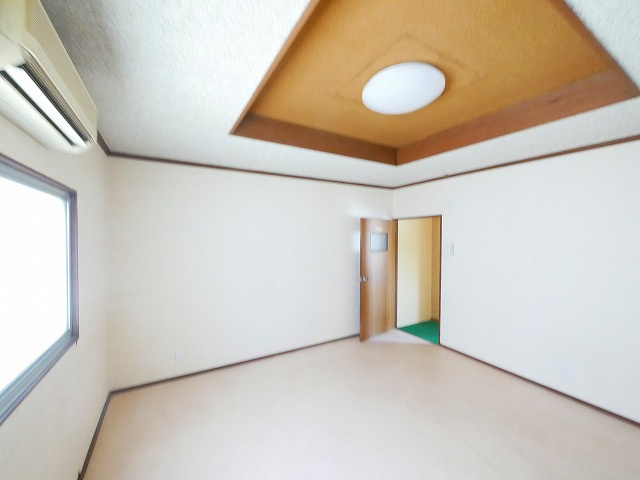 三条大路タカハシ店舗の内装