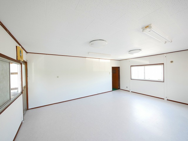 三条大路タカハシ店舗の内装