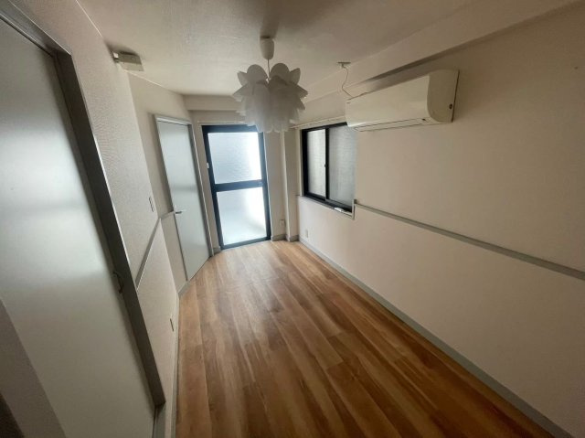 中央区銀座２丁目の賃貸マンションの居間・リビング|こちらのリビングで趣味の時間をお楽しみください