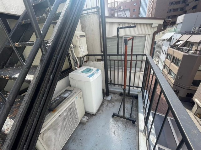 中央区銀座２丁目の賃貸マンションのバルコニー|バルコニー付きです