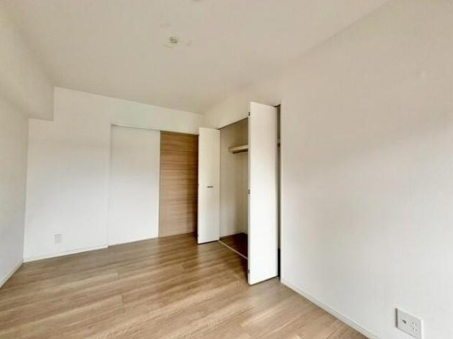 【洋室】 | グランシャリオ王子 | 趣味に没頭したり、自分の時間を愉しめる一部屋です。