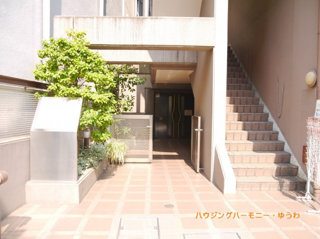 【エントランス】 | グランシャリオ王子 | 清廉とされたエントランスになっています。