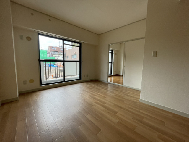 ウェルシー岡本の居間・リビング