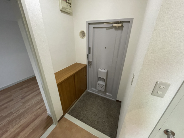 ウェルシー岡本の玄関