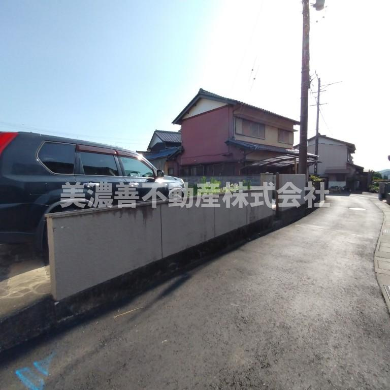 ６５６６６　岐阜市長良土地の前面道路含む現地写真