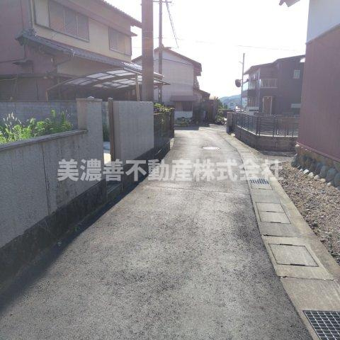 ６５６６６　岐阜市長良土地の前面道路含む現地写真